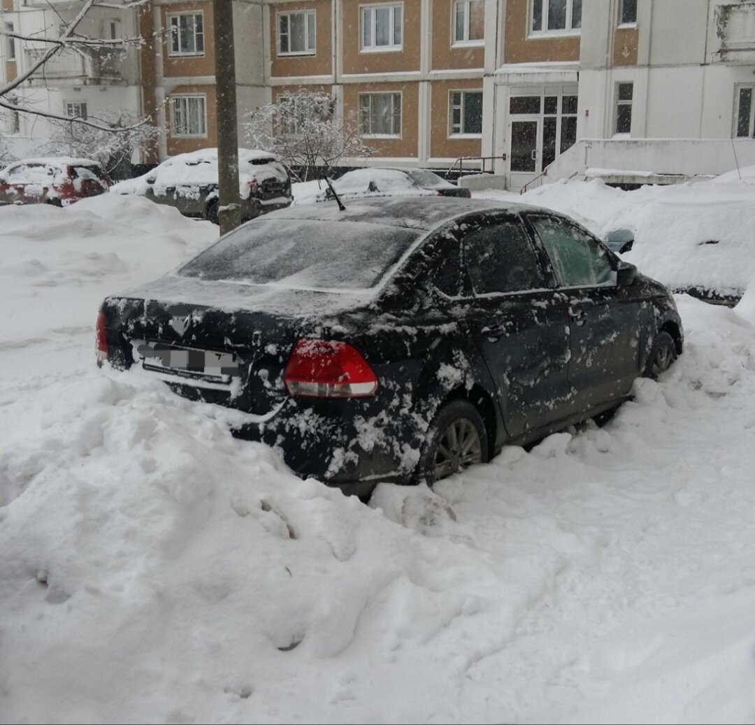 И тут внезапно гололед. Что делать, чтобы не пострадать на скользкой дороге | ABW | Дзен