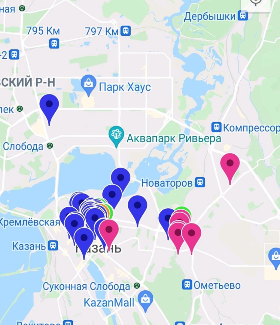 Здания разбросаны по всему городу