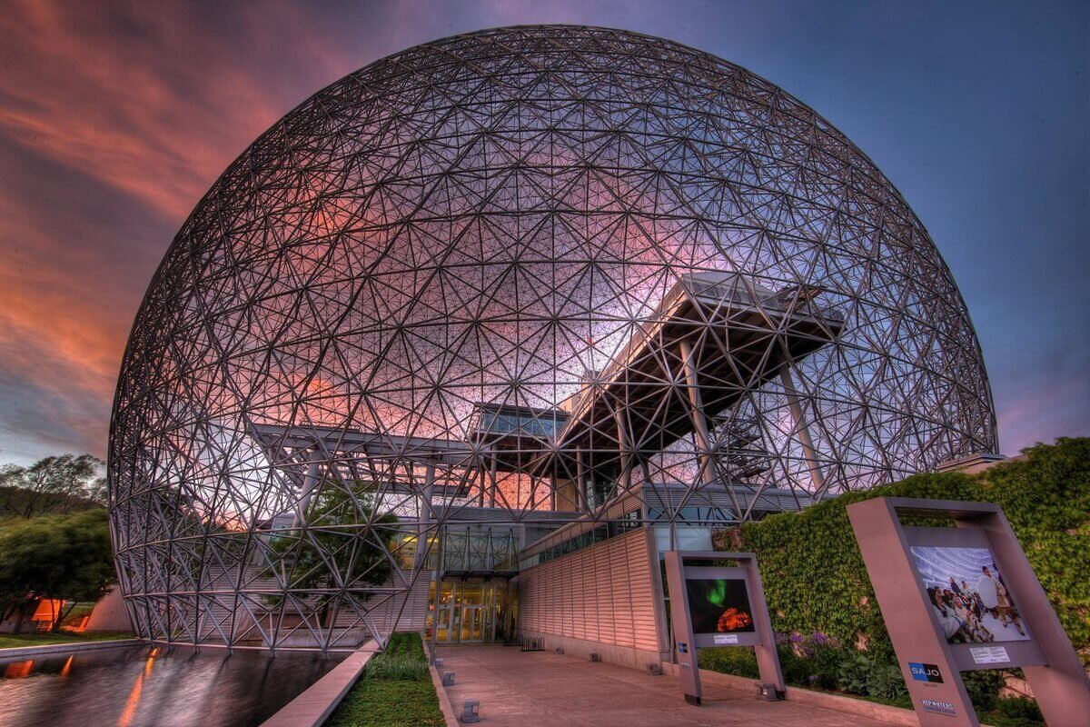Монреальская Биосфера (Канада). Музей экологии Биосфера Монреаль Канада. Геодезический купол в Монреале. Бакминстер Фуллер геодезический купол. В виде громадного