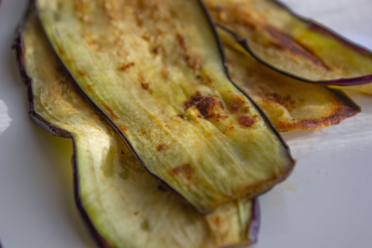 Баклажаны, приготовленные на полусухой сковороде