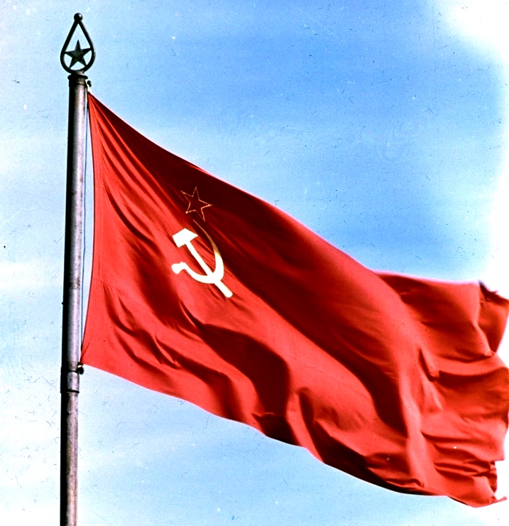 Несколько субъективных мыслей о флагах СССР и России8