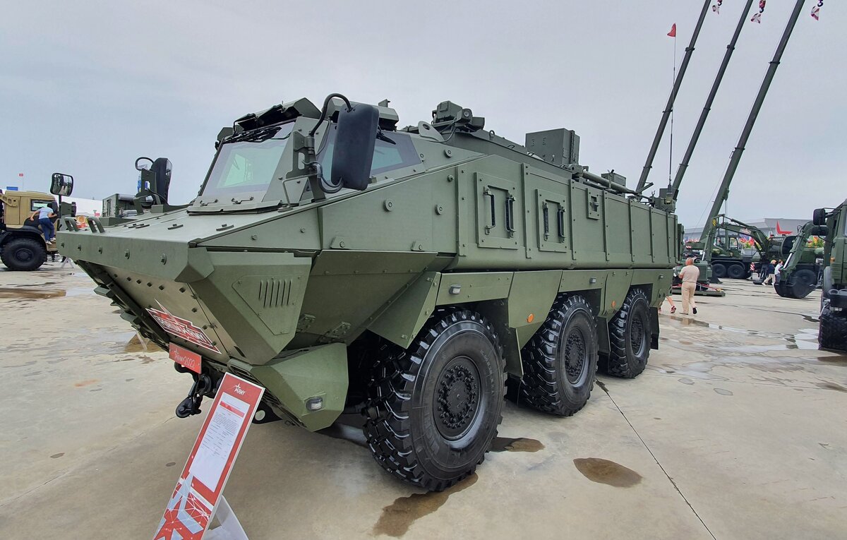    Машина РХБ разведки РХМ-9 на базе автомобиля "Тайфун-К"  Роман Азанов/ТАСС