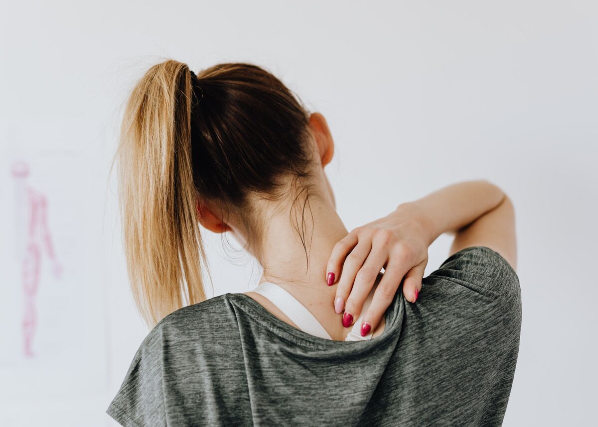 Одним из признаков хронического стресса являются боли, которые могут возникнуть в самых разных частях тела