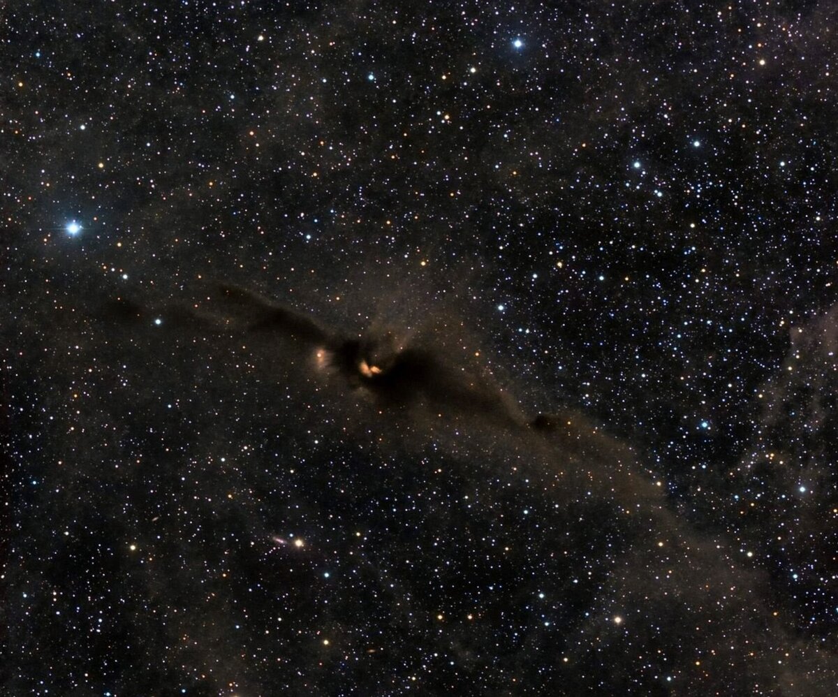 Туманность "Летучая Мышь" / LDN 43: hansonastronomy.com