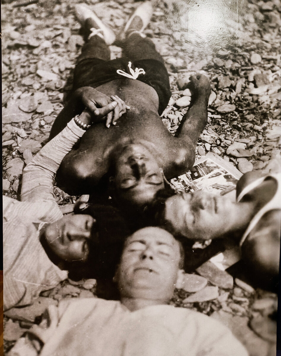 Сальвадор Дали и Гала с друзьями -Camille Goemans , Yvonne Bernard. Лето 1929. Кадакес. Выставка картин в Епископском дворце Жироны. Фото автора. Сентябрь 2023