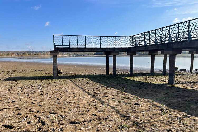    Работы идут на той части земли, откуда из-за обмеления Казанки временно ушла вода. По факту это дно водного объекта, водный участок Фото: Евгений Жура