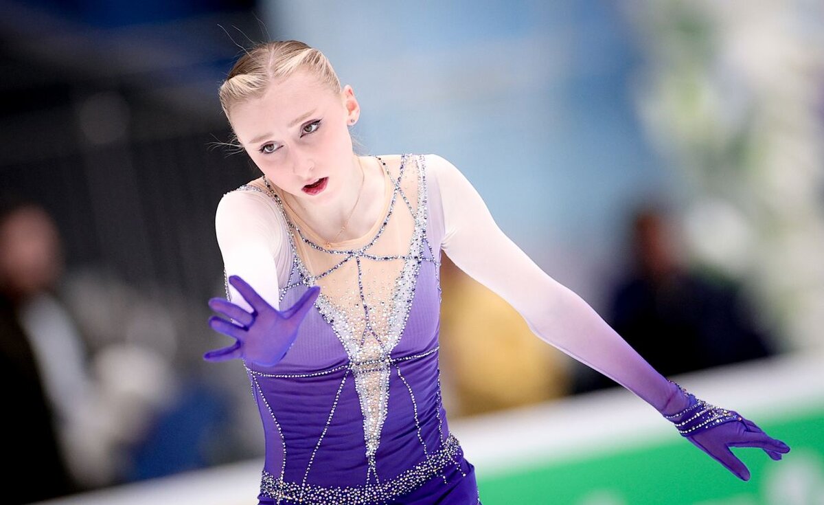 Софья Муравьева ошиблась на тройном акселе и сделала степ-аут. Фигуристка была очень зажата, когда заходила нв прыжок, поэтому прыжок не получился. На протяжении всей программы Соне не хватало раскрепощенности. Она некоторые движения не доделывала до конца, к сожалению. Во вращении не засчитали позицию "волчок",т.к. фигуристка сидит высоко. На дорожке шагов Соня смогла слиться с музыкой и почувствовать ее.