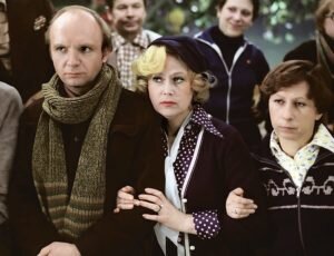    Мягков, Немоляева и Ахеджакова в фильме "Гараж" Эльдара Рязанова. Юлия Карягина