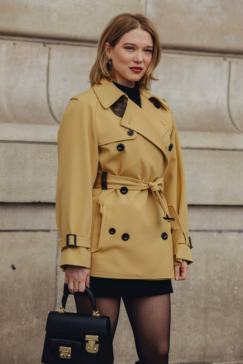    Леа Сейду в тренче Louis VuittonLEGION-MEDIA