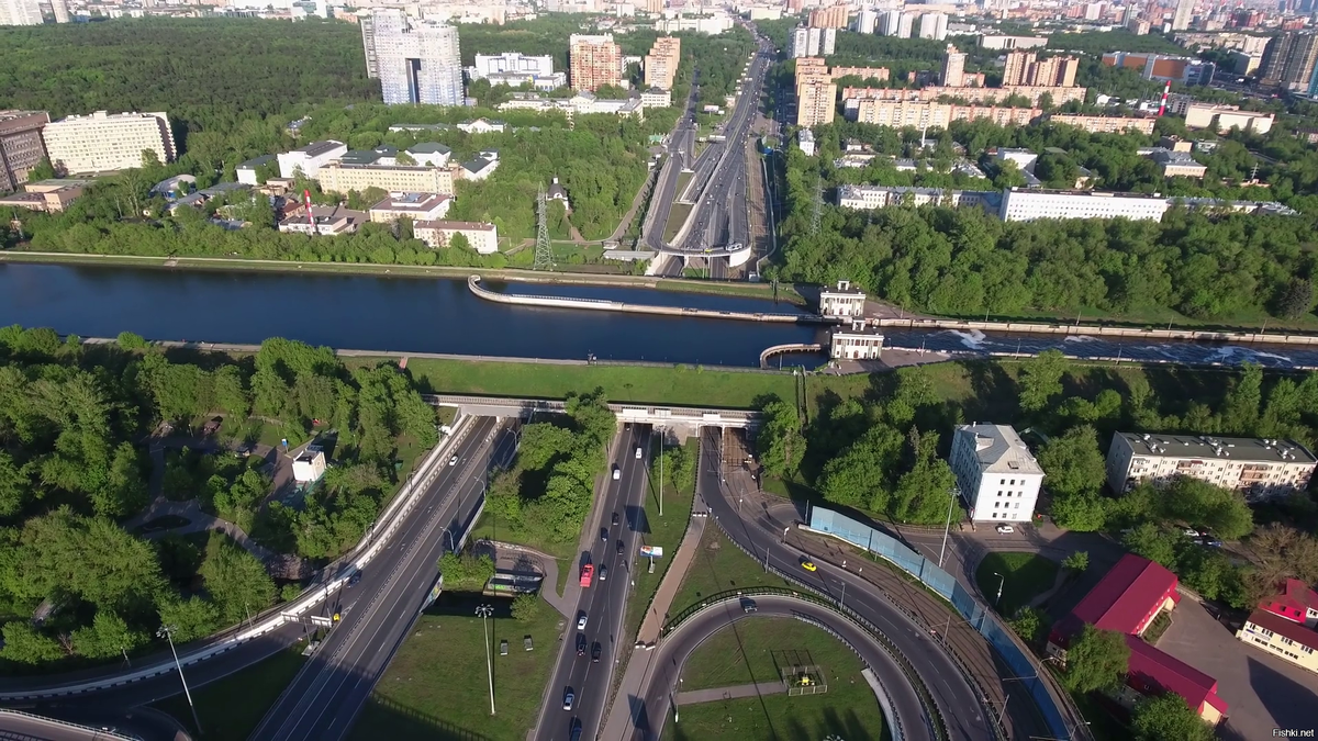 Тушинские тоннели и Канал им. Москвы над ними. Вид в сторону Покровского-Стрешнева, 2017. Фото отсюда: https://fishki.net