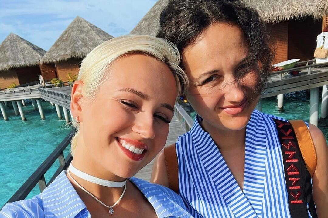     «Волнуюсь»: Клава Кока показала, как поздравила маму с днем рождения