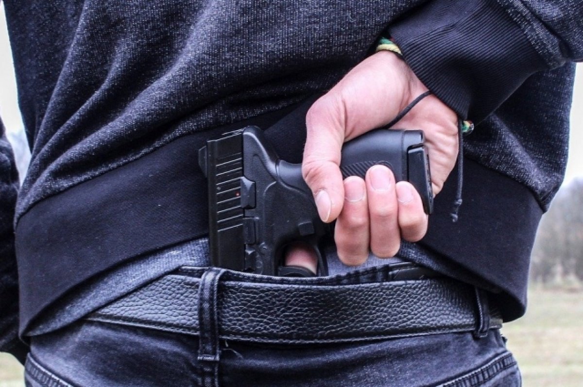    Глава Минюста Польши прибыл на пресс-конференцию с пистолетом за поясом