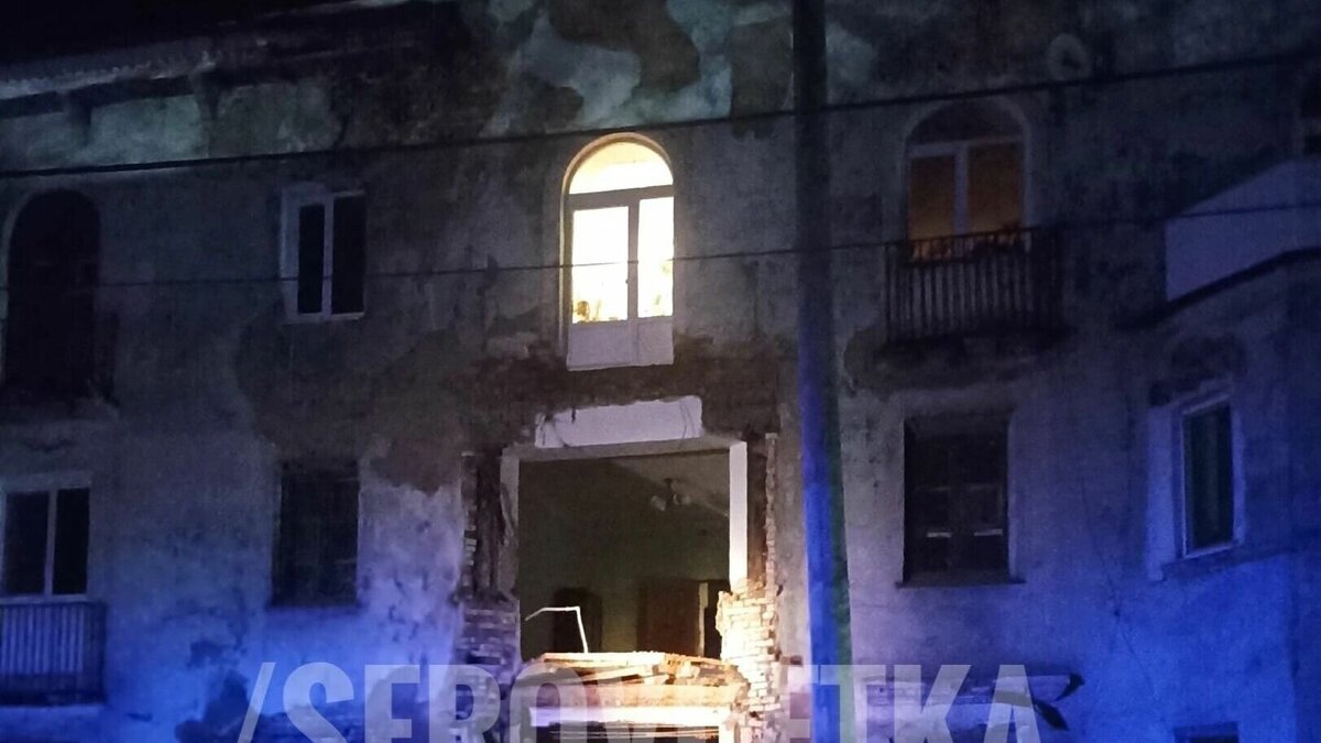 Соцсети взорвал двухметровый сталагмит из фекалий в жилом доме Серова. ФОТО. ВИДЕО