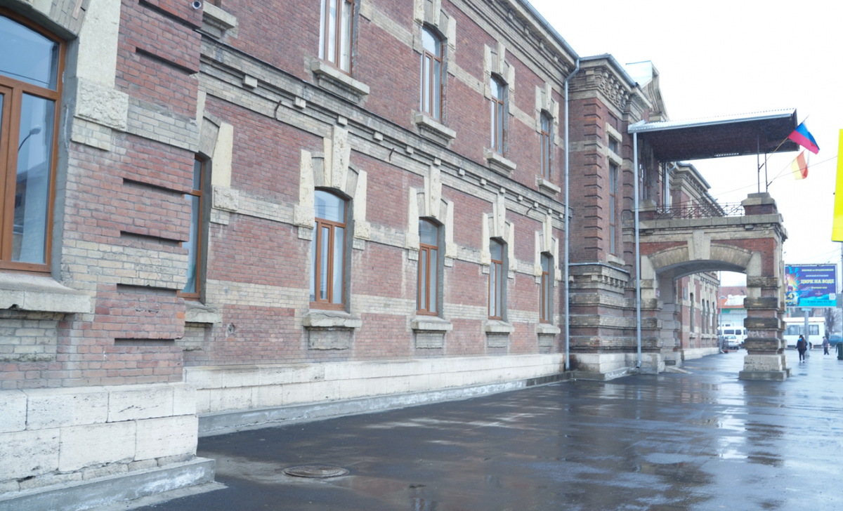 Историческое здание художественного училища во Владикавказе