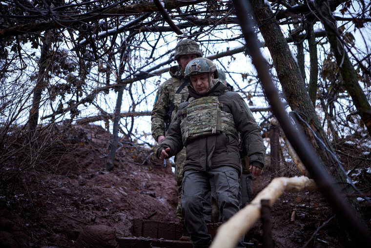    Владимира Зеленского предупредили, что он может пострадать физически после поражения ВСУ в Бахмуте
