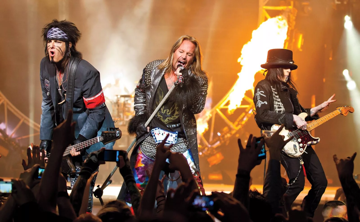 Рок лучшее. Группа мотли Крю. Группа Mötley Crüe концерт. Motley Crue 2015. Motley Crue 2023