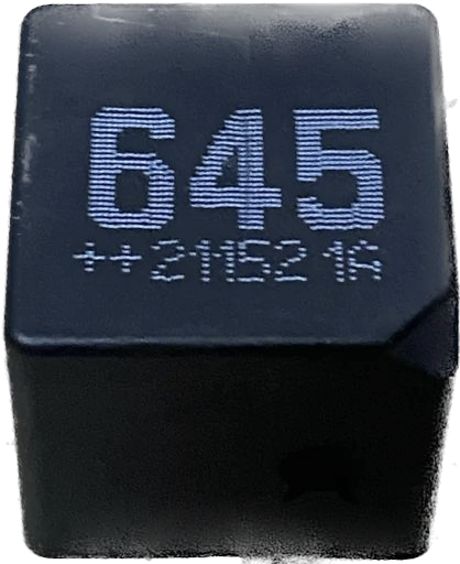 Введение 
Пневмоподвеска - это система, которая использует сжатый воздух для поддержания высоты автомобиля и обеспечивает более комфортное и плавное движение. Она широко используется в автомобилях высокого класса, сейчас штатную пневмоподвеску успользуют практически все производители автомобилей премиум класса. Как и любая другая система, пневмоподвеска может выйти из строя, что приведет к неудобствам для владельца автомобиля. Реле компрессора - это важный элемент пневмоподвески, который включает и выключает компрессор пневмоподвески. В этой статье мы рассмотрим значимость замены реле компрессора пневмоподвески.

Зачем заменять реле компрессора пневмоподвески?

Реле компрессора пневмоподвески - это важный электронный компонент, отвечающий за включение и выключение компрессора. Однако, из-за длительного использования и скачков напряжения в автомобиле, оно может выйти из строя. Как уже упоминалось, реле компрессора пневмоподвески "залипает", когда выходит из строя. Это означает, что оно застревает в положении включения, что приводит к непрерывной работе компрессора, т.е. компрессор не выключается, что приводит к перегреву и повреждению мотора. По регламенту замена реле компрессора пневмоподвески должна производиться раз в 3-5 лет. 

Как заменить реле компрессора пневмоподвески?

Замена реле компрессора пневмоподвески может быть выполнена самостоятельно или с помощью специалиста. Если вы решите заменить реле самостоятельно, то вам необходимо сначала найти его расположение в автомобиле. Обычно реле компрессора пневмоподвески находится рядом с компрессором в моторном отсеке. Перед заменой реле компрессора необходимо убедиться, что проблема действительно в нем, а не в других компонентах пневмоподвески. Для этого можно провести диагностику с помощью специального оборудования. Если же проблема действительно в реле компрессора, то его можно снять и заменить новым. При замене реле компрессора необходимо убедиться, что новое реле аналогично старому и подходит к вашему автомобилю.

Как выбрать правильное реле компрессора пневмоподвески?

При выборе нового реле компрессора пневмоподвески необходимо учитывать несколько факторов. Во-первых, убедитесь, что новое реле аналогично старому. Это означает, что оно должно иметь такие же параметры, как и старое реле. Во-вторых, убедитесь, что новое реле подходит к вашему автомобилю. Некоторые производители имеют свои собственные реле, которые могут отличаться от реле других производителей. В-третьих, убедитесь, что новое реле имеет хорошие отзывы и рекомендации от других владельцев автомобилей. Это поможет вам выбрать надежный и качественный продукт.

Когда заменять реле компрессора пневмоподвески?

Рекомендуется заменять реле компрессора пневмоподвески каждые 3-5 лет или 100 000 километров пробега. Однако, если вы заметили перебои в работе компрессора пневмоподвески, лучше проверить реле компрессора.

Заключение

Замена реле компрессора пневмоподвески - это важная профилактическая мера, которая поможет избежать серьезных проблем в будущем. Вы можете заменить реле самостоятельно или обратиться за помощью к специалисту. Многие производители и продавцы не дают гарантию на компрессор пневмоопдвески, без замены нового реле пневмоопдвески. Главное, не игнорируйте проблему, чтобы избежать более серьезных последствий для вашего автомобиля.