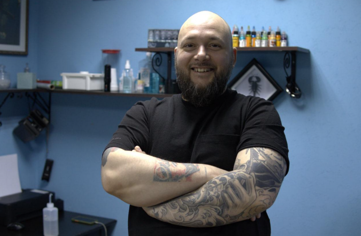    В Новосибирске мастер Бутаков рассказал о татуировках в интимных местах