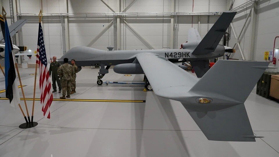     Американский дрон MQ-9 Reaper в ангаре на авиабазе в Эстонии  REUTERS