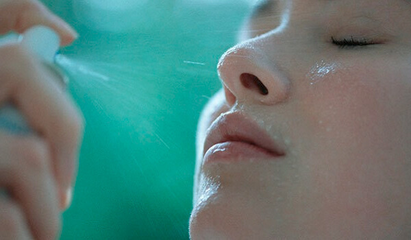 Используем тоник-спрей для лица