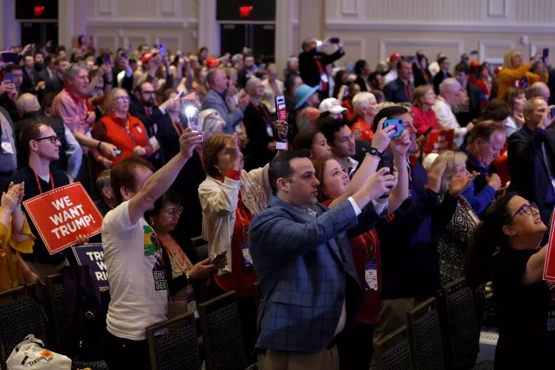 Сторонники Трампа на митинге в его поддержку 