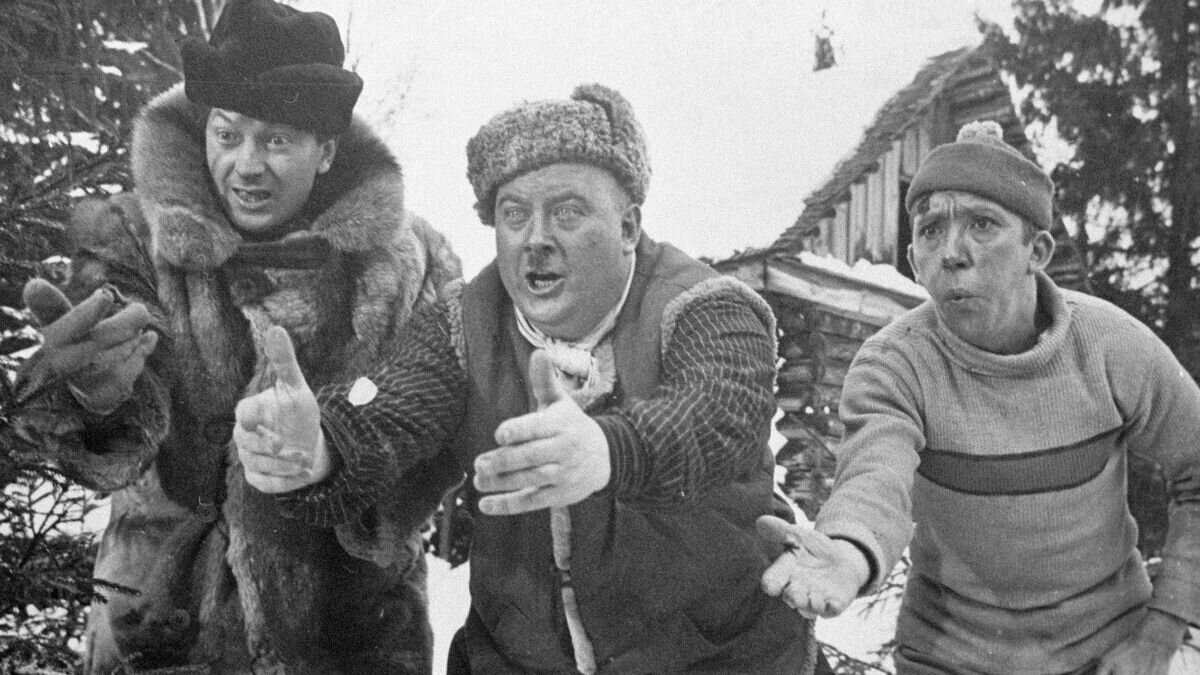    Народный артист СССР Юрий Никулин в роли Балбеса, артист Евгений Моргунов в роли Бывалого и народный артист РСФСР Георгий Вицин в роли Труса в фильме "Самогонщики" © РИА Новости