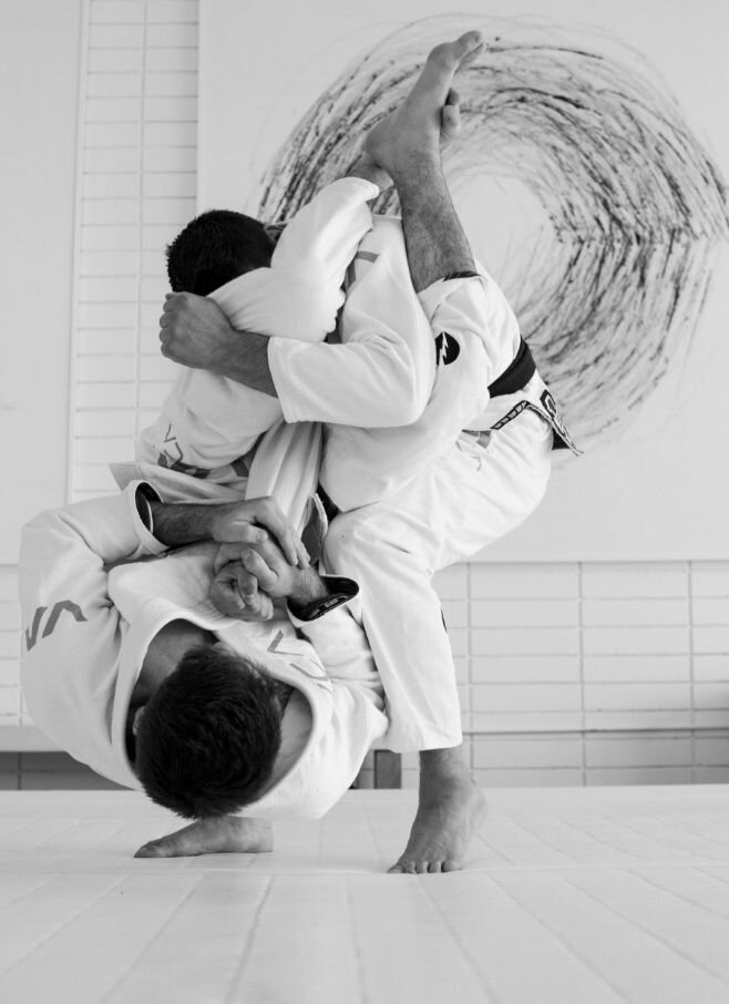 Jujutsu 248 raw. Джиу джитсу. Джиу Джу. Джиу-джитсу боевые искусства. Джиу джитсу Бразилия.