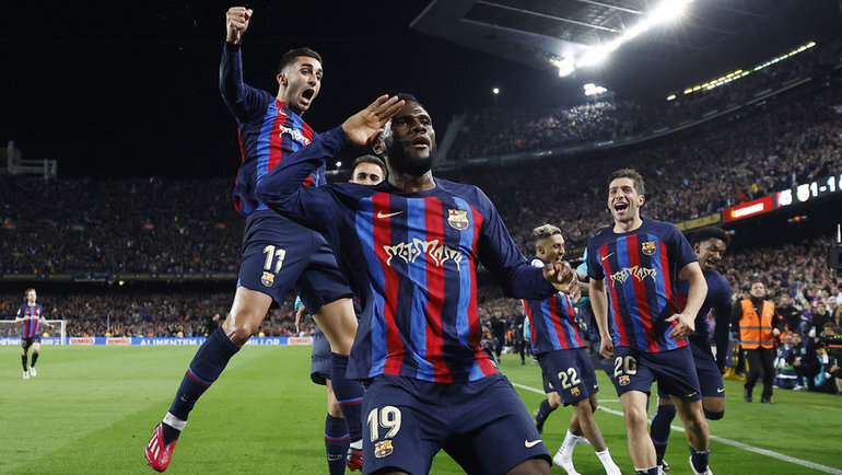    Франк Кессье (№ 19) стал автором победного гола в матче «Барселона» — «Реал» (2:1) 19 марта 2023 года. Reuters