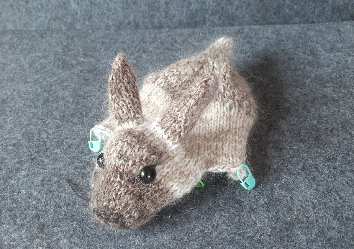 Готовая шкурка кролика, от носика до хвостика, от хвостика до подбородка.