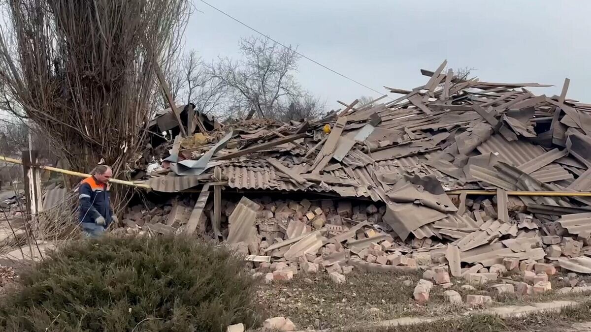    Разрушенное здание водоканала в Донецке после обстрела ВСУ© РИА Новости