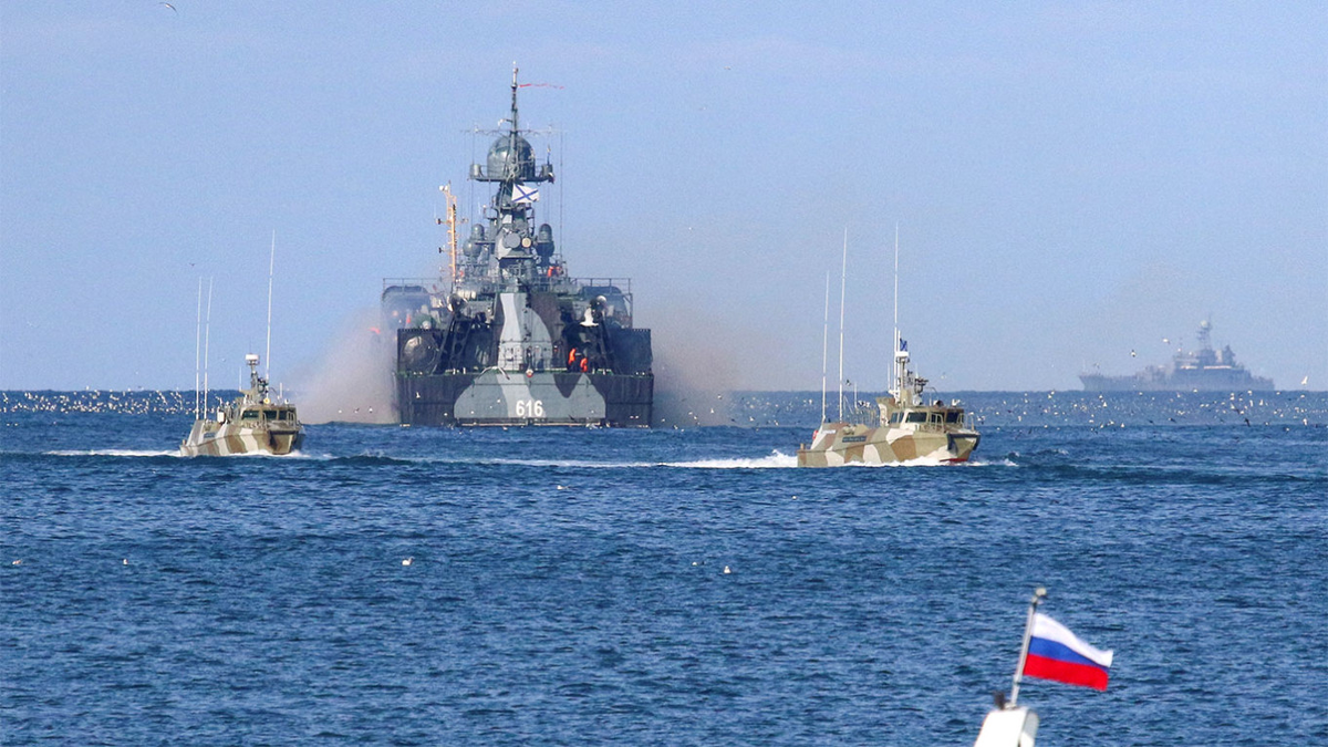 Атака в черном море. Неустрашимый корабль Балтийского флота. Неустрашимый сторожевой корабль. Черноморский флот ВМФ Севастополь. Неустрашимый корабль 772.