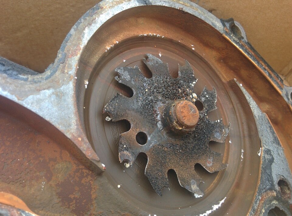 Коррозия и кавитация способна "съесть" крыльчатку помпы и разрушать мотор изнутри.