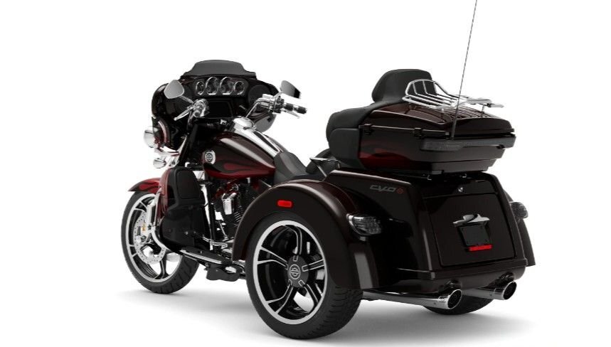      Турпак и колеса живут своей жизнью