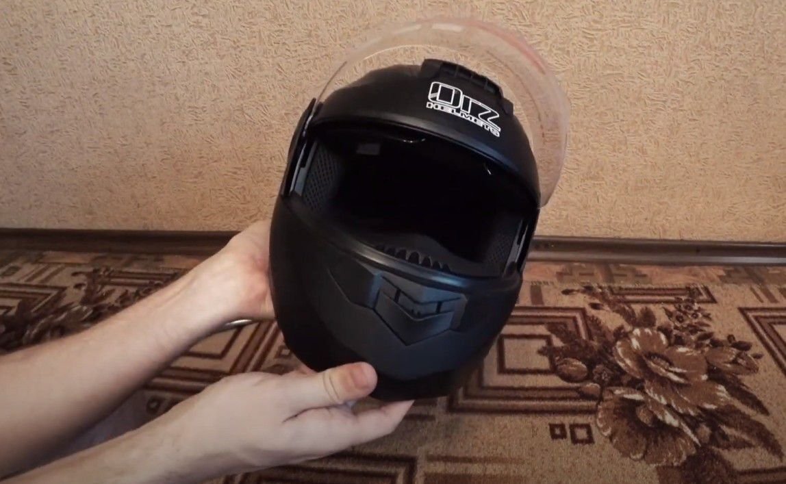      Внешне шлем из Китая выглядит достойно, но это только внешний признак