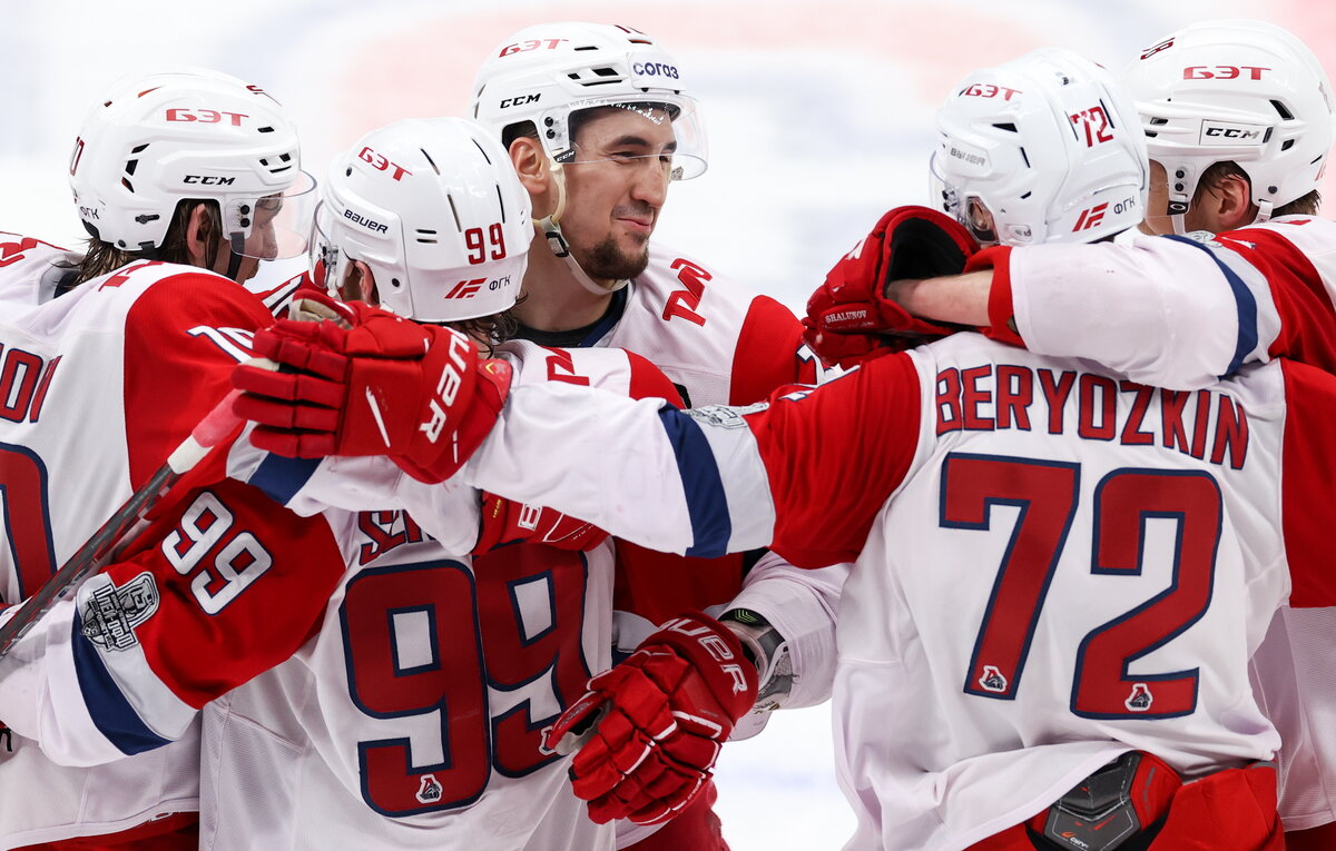    Игроки "Локомотива"  Станислав Красильников/ТАСС