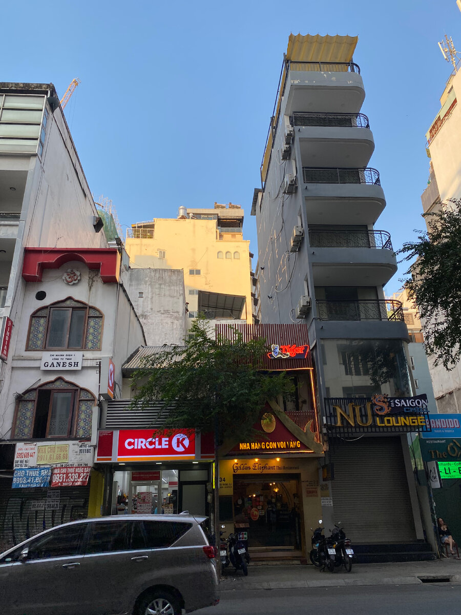 Этажность ограничена только бюджетом и полетом фантазии архитектора. А вот с шириной все строго 🙌🏻