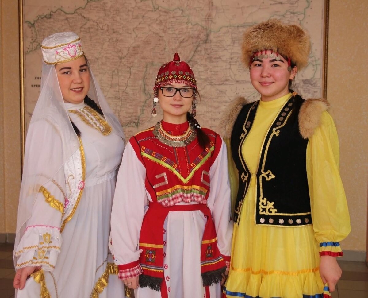 Татары, русские, чуваши, удмурты, украинцы, мордва, марийцы и башкиры.