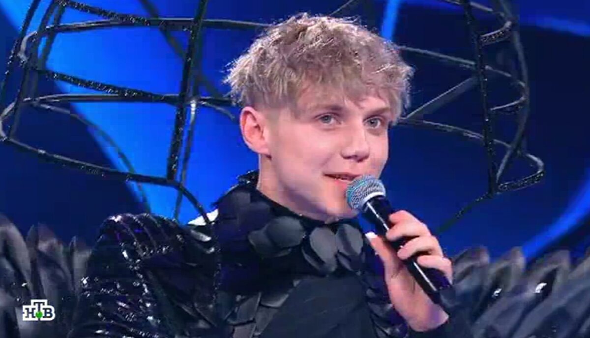 Ваня Дмитриенко под маской Ворона