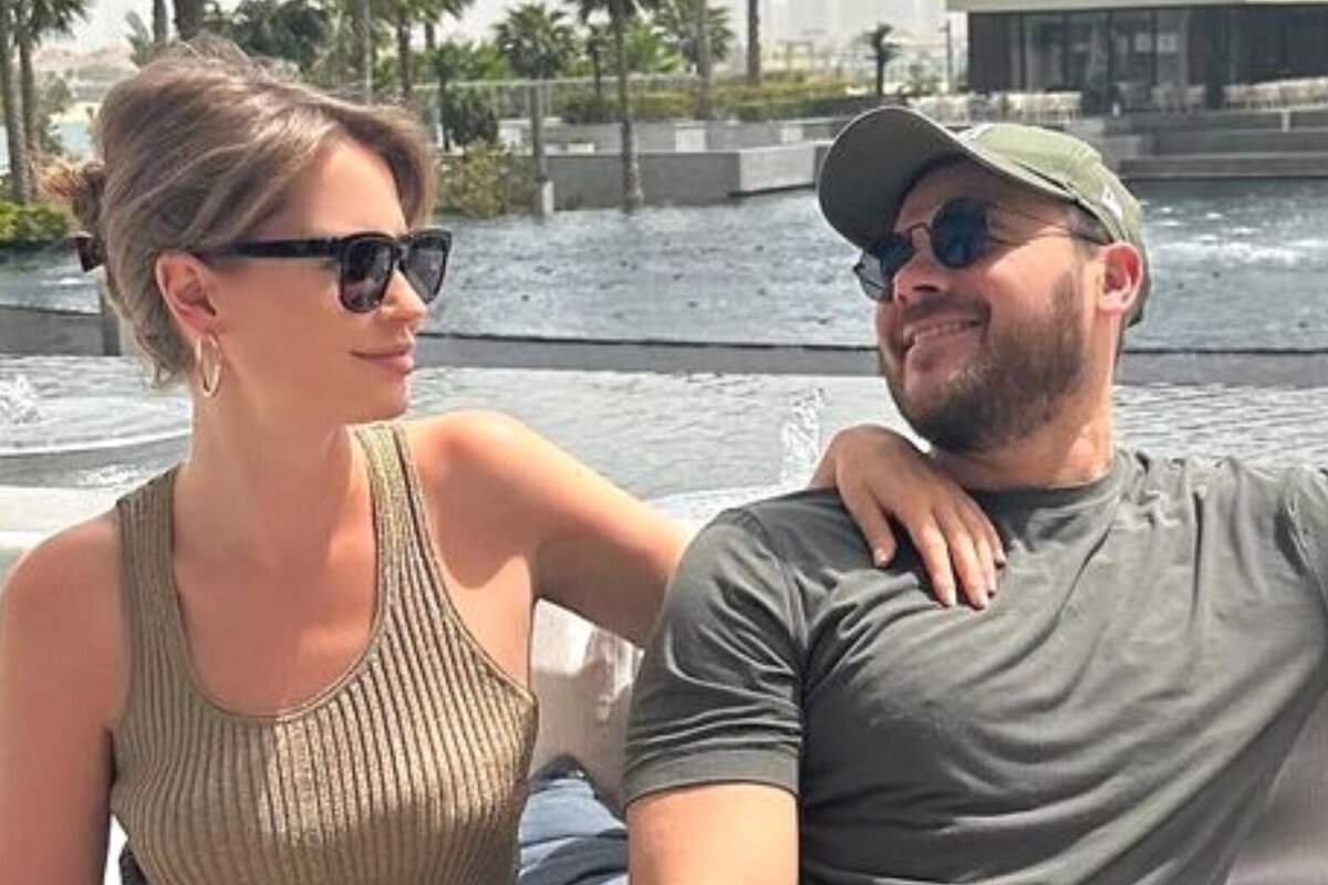     Эмин воссоединился с бывшей женой и дочерью Афиной в Эмиратах: редкие фото