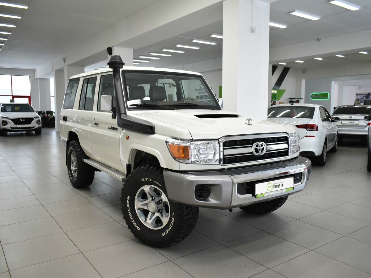 Toyota Land Cruiser 76. Источник иллюстрации - auto.ru