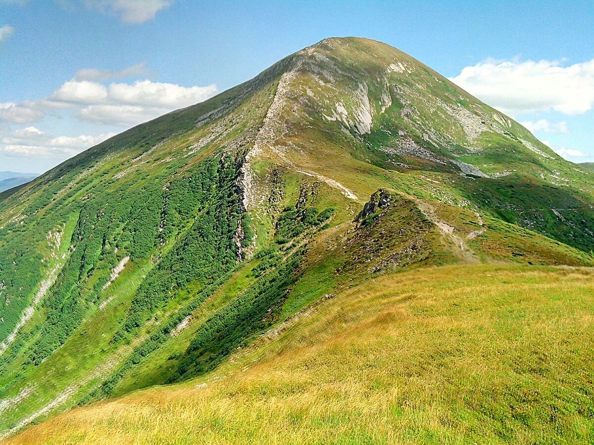 Гора Говрела, самая высокая точка Карпат