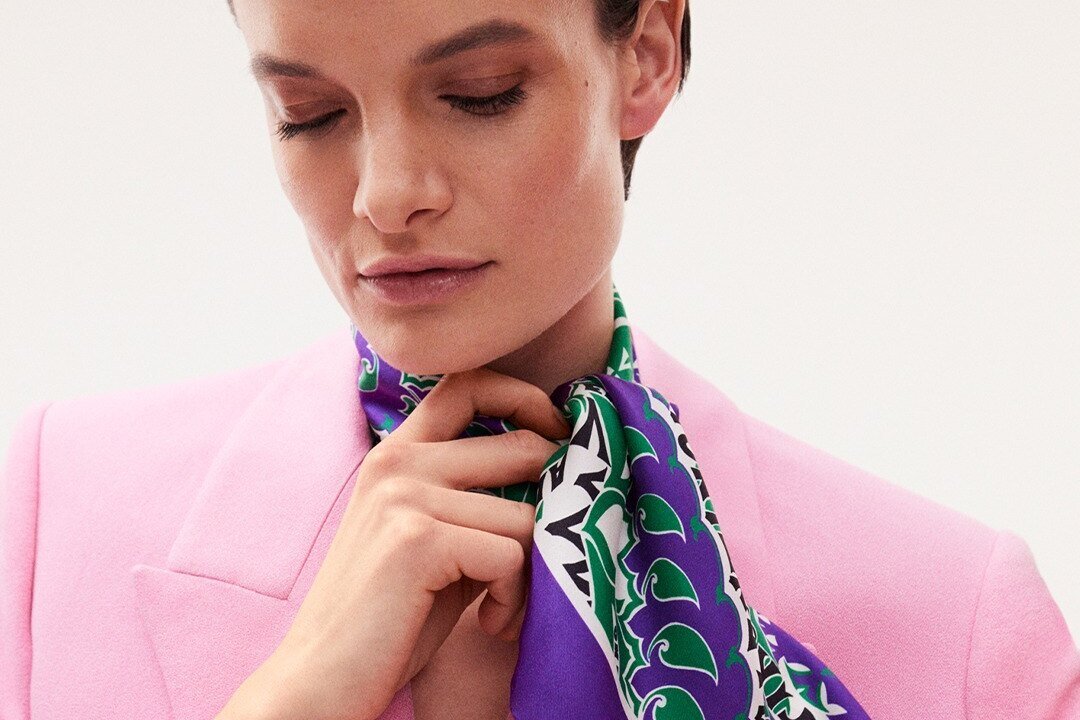     Вязаный, шелковый или хлопковый: как подобрать шарф под весенний гардероб