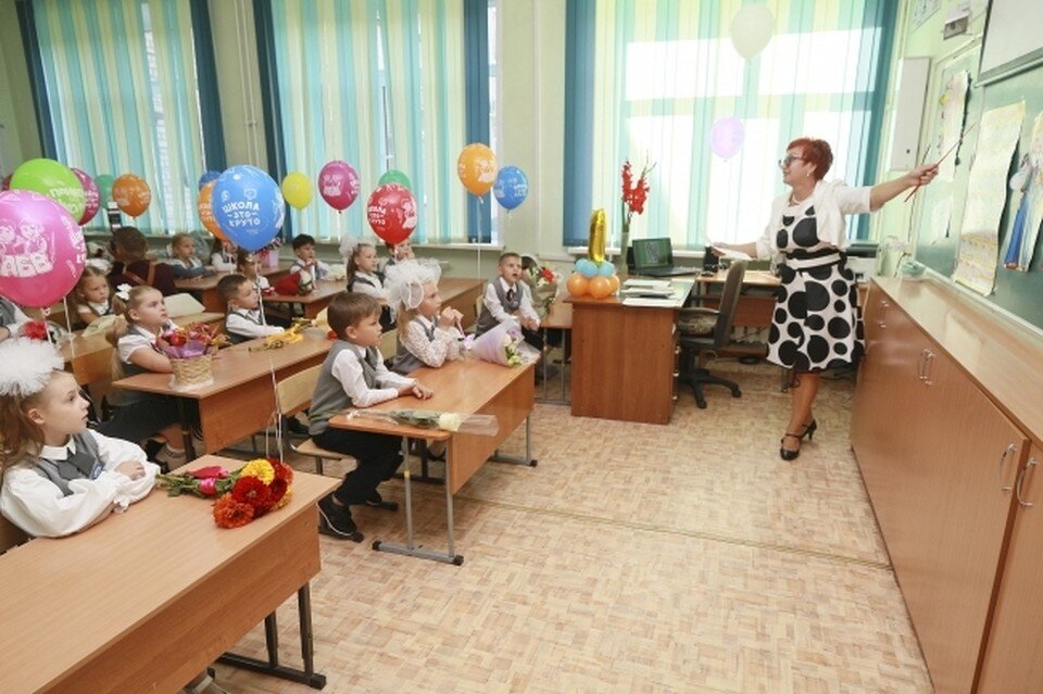     1 сентября дети отправятся в новую школу. Олег Укладов