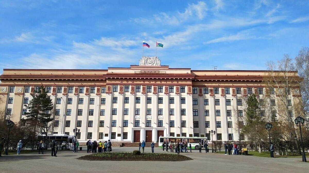     Совместно с другими чиновниками председатель Тюменской облдумы Фуат Сайфитдинов посетил героя РФ Рустама Сайфуллина, сообщили на официальном сайте представительного органа государственной власти.