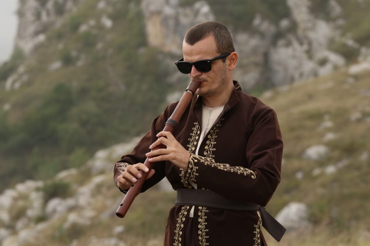 Талантливый незрячий музыкант из Карабаха Акоп Бабаян: музыка без границ