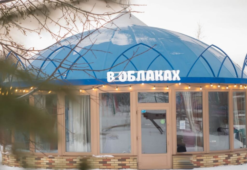 Здание кафе «В Облаках» (уже после нашего ремонта и нейминга)