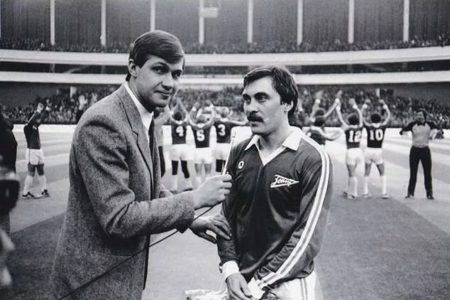Юрий Желудков(справа) - легендарный нападающий Зенита, Чемпион СССР 1984 года