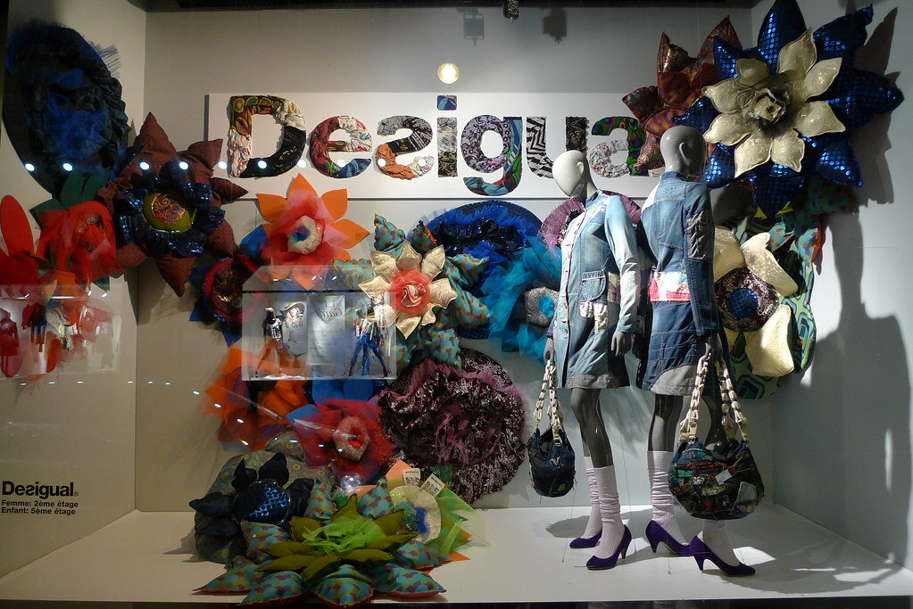 Фото отсюда: https://www.flickr.com/photos/journaldesvitrines/4519009180