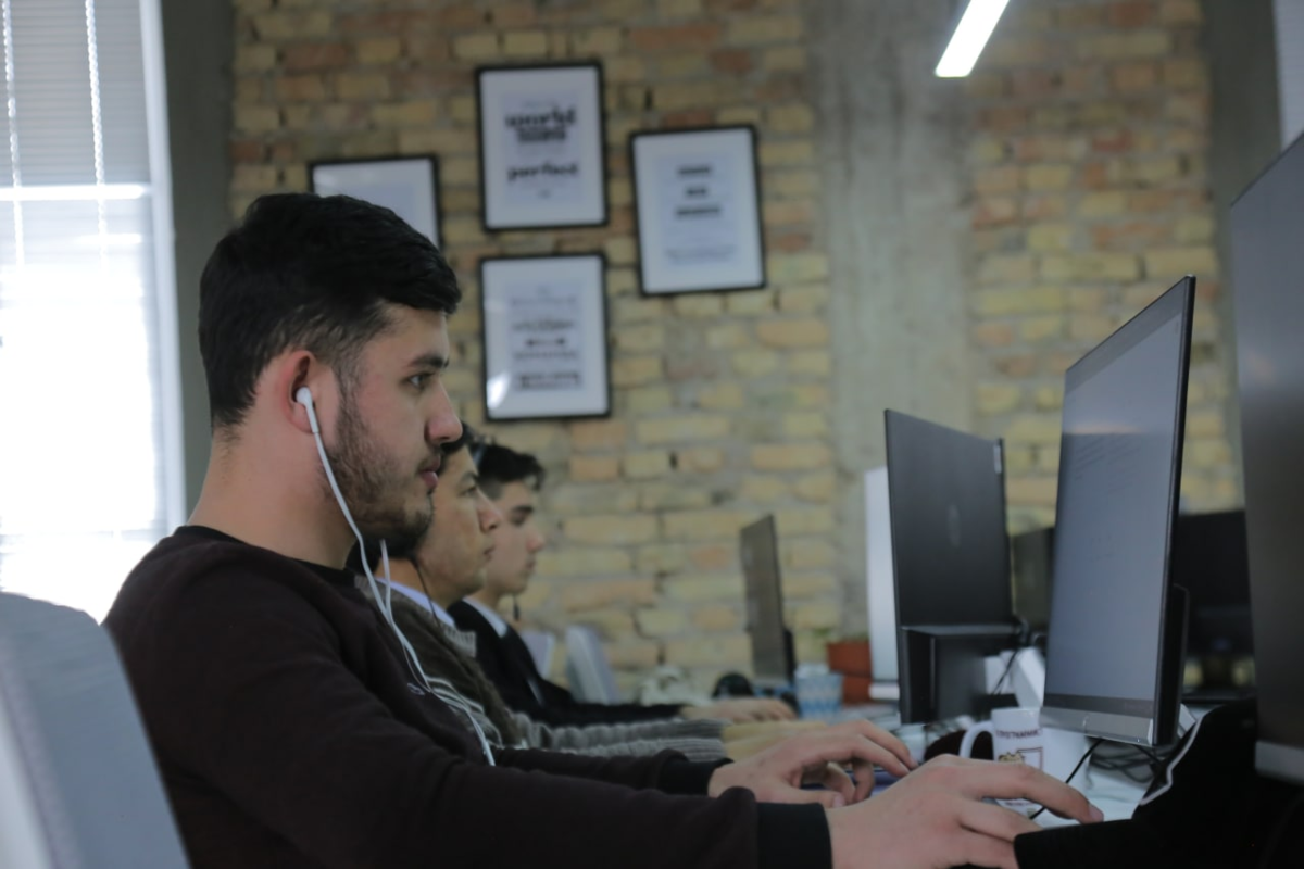 Процесс работы / Источник: Далер Дадоҷонов