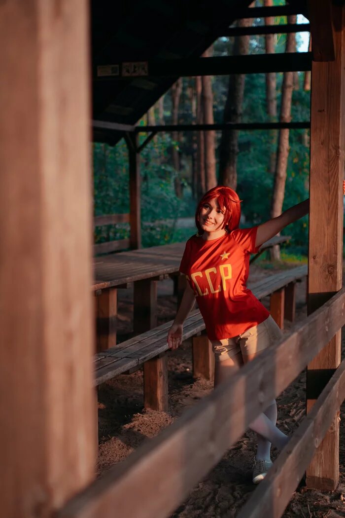 "Идея косплея возникла не совсем спонтанно. Косплеершу, как и персонажа, зовут Ульяна, и она играла в Бесконечное Лето давным давно. Хоть игра и не показалась ей шедевральной, персонаж ей очень понравился."